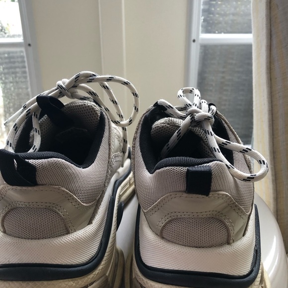 Balenciaga Triple S Sneakers - Picture 4 of 7